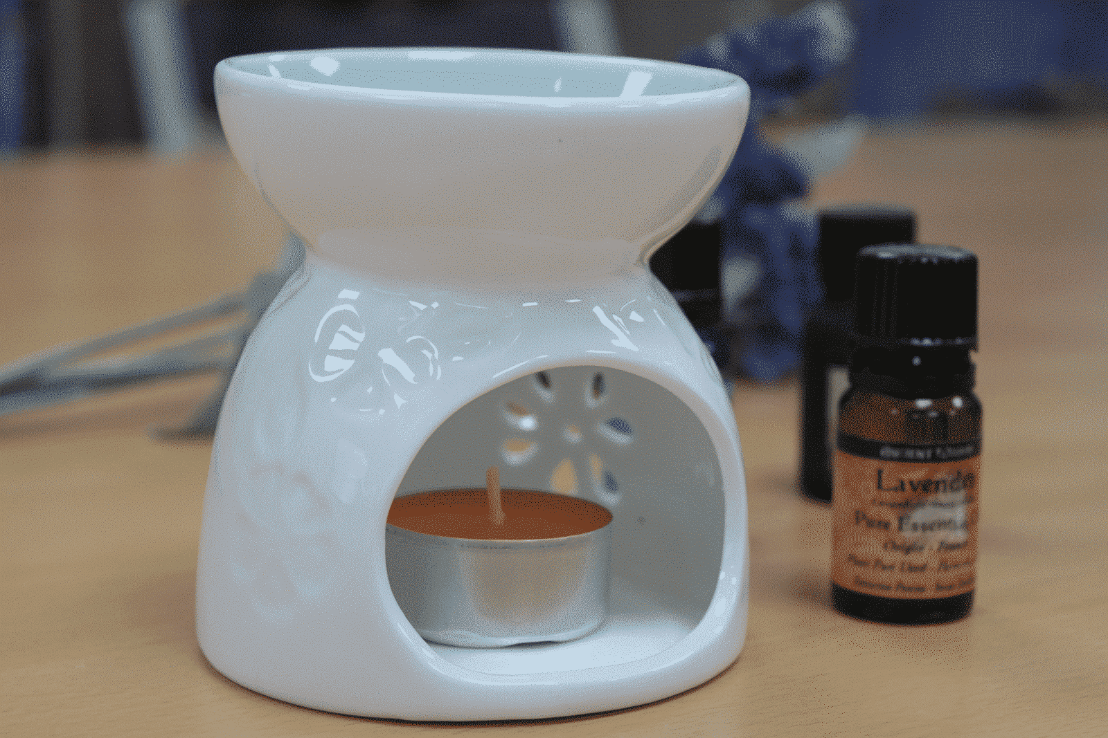 Classic White Oil Burner - Floral with Teal Well-3