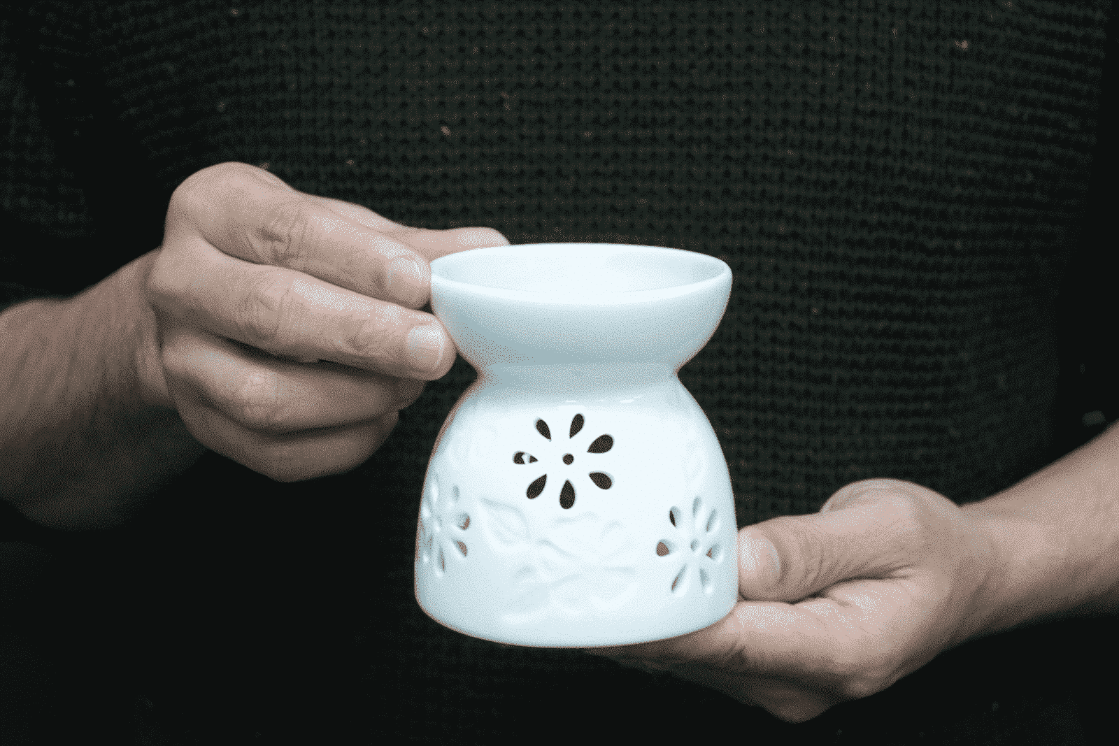 Classic White Oil Burner - Floral with Teal Well-4